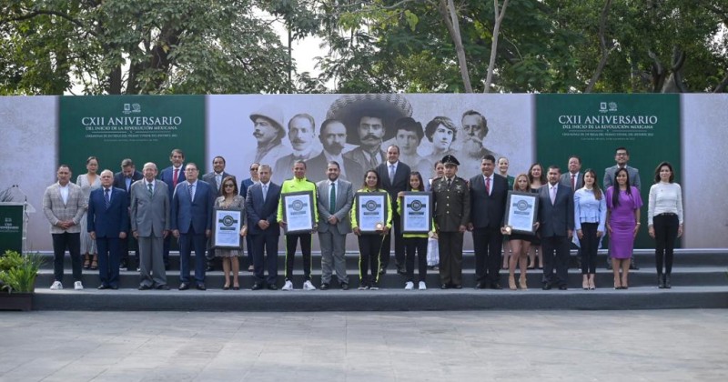 Entrega Cuauhtémoc Blanco el Premio Estatal del Deporte en el marco de la conmemoración del CXII Aniversario del Inicio de la Revolución Mexicana