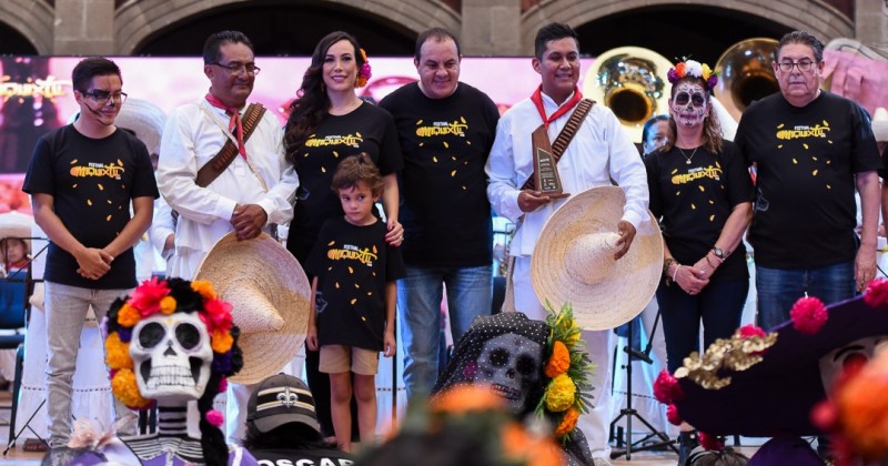 Cuauhtémoc Blanco acompañado de su familia inauguran el Festival Miquixtli 2022 con un desfile colorido por el Centro de Cuernavaca