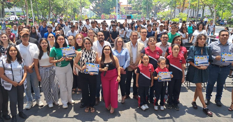 Impajoven entrega donativos de tapitas y trenzas de cabello