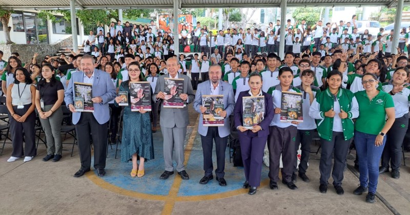 Entrega secretario de Educación materiales de prevención de la estrategia “Si te drogas te dañas”