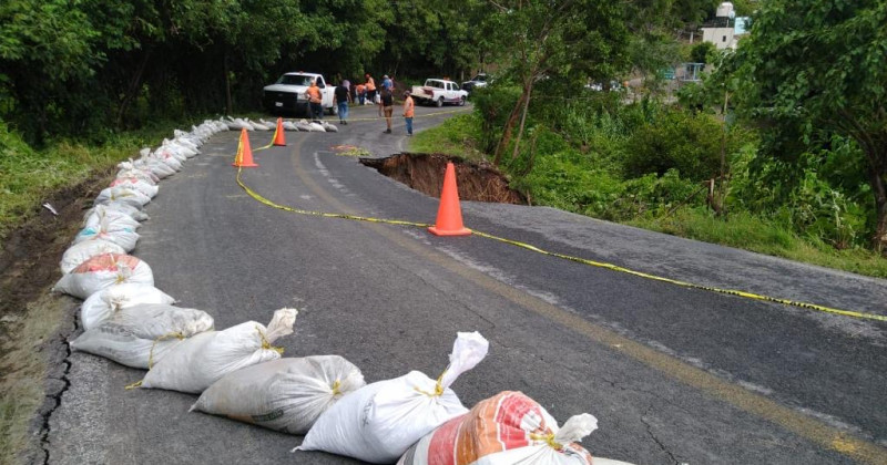 Rehabilita Gobierno del estado tramo carretero colapsado en Coatlán del Río por las lluvias