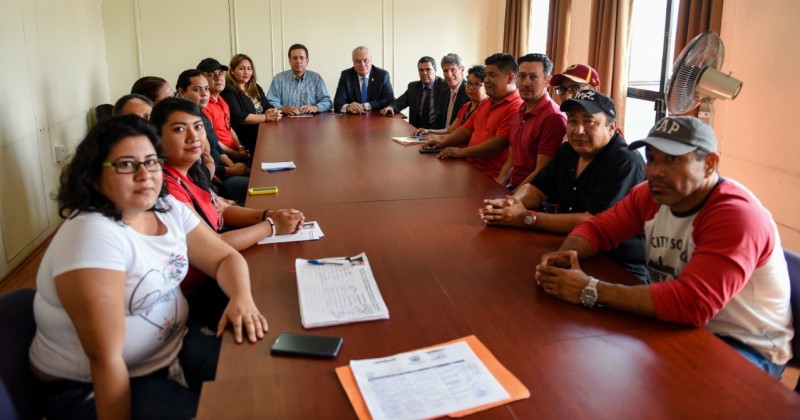 Cumple Ejecutivo con depósito a trabajadores de la Fiscalía Morelos