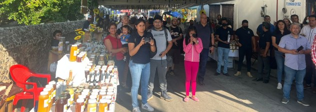 Se desarrolla con éxito la Primera Feria Regional de la Miel en Tepoztlán