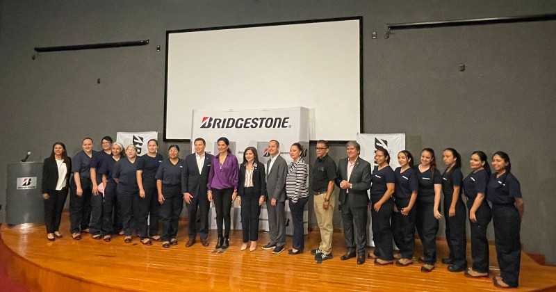 Asiste SDEyT a arranque de la primera generación de mujeres en el área de producción de Bridgestone planta Cuernavaca