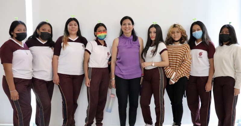Motiva Cecilia Rodríguez espíritu emprendedor en jóvenes estudiantes