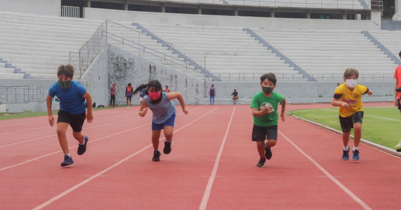 Convoca Indem a formar parte de la escuela formativa de atletismo en la Unidad Deportiva Centenario