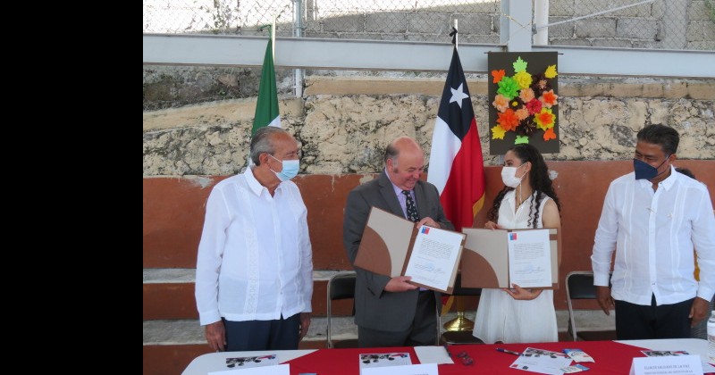 Visita embajador de Chile plantel educativo en Xochitepec