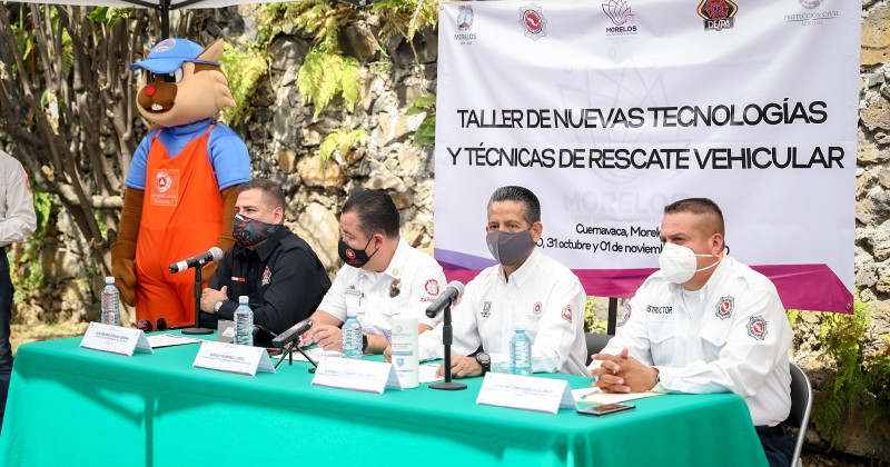 Refuerza CEPCM profesionalización en rescate urbano a bomberos de Morelos