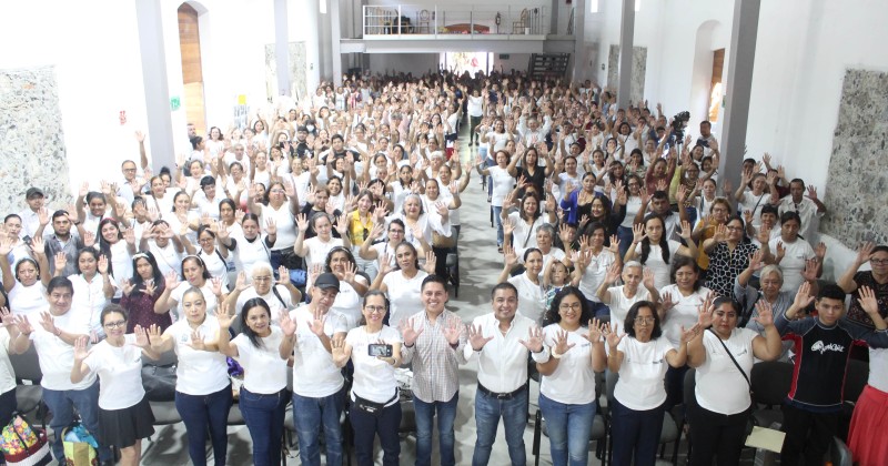 Entrega Gobierno de Cuauhtémoc Blanco certificados y apoyos sociales a Mujeres y Hombres de 10