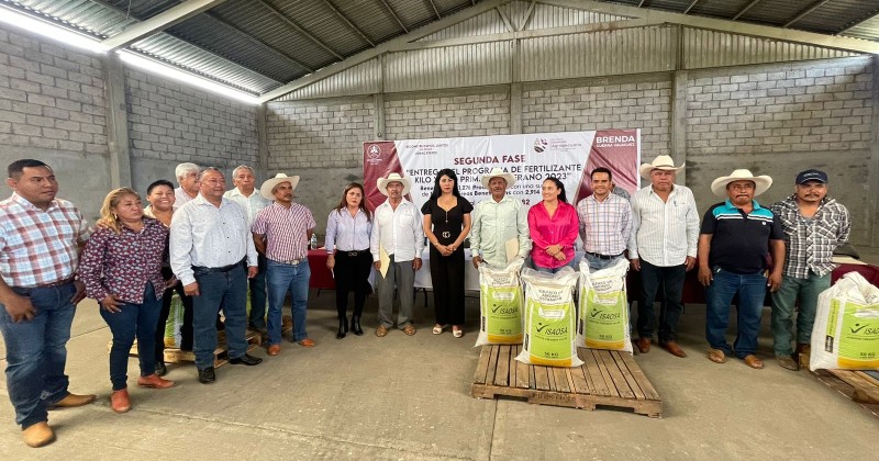 Entregan fertilizante a productores de Jonacatepec