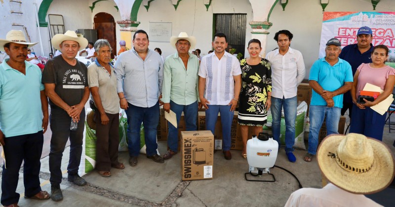 Entrega Sedagro insumos agrícolas a productores de Xochitepec