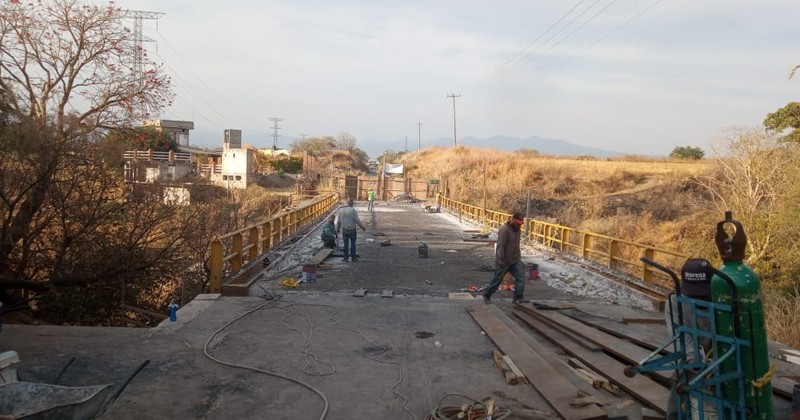 Continúa rehabilitación del puente vehicular &quot;Amarillo&quot; en el municipio de Yecapixtla 