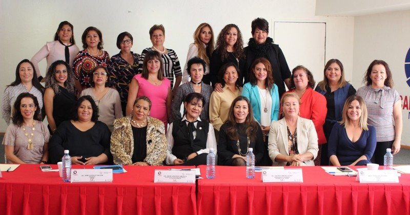 Asiste SDEyT a foro de mujeres líderes empresariales  