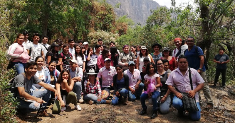 Participan alumnos y ciudadanos en recorrido naturalista en Tlayacapan 