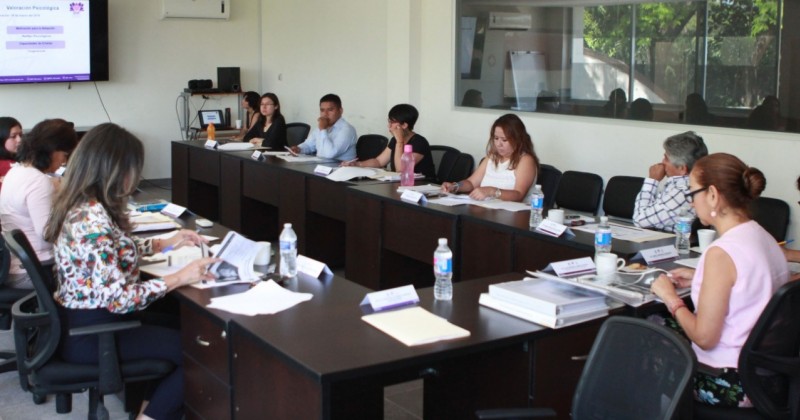 Sesiona Consejo Técnico de Adopciones del DIF Morelos