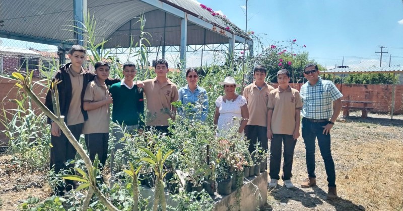 Instala Coesbio jardín para polinizadores en Telesecundaria de Ayala