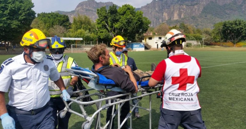 En exitoso operativo, rescatan a turista alemán que cayó en una cañada de Tepoztlán