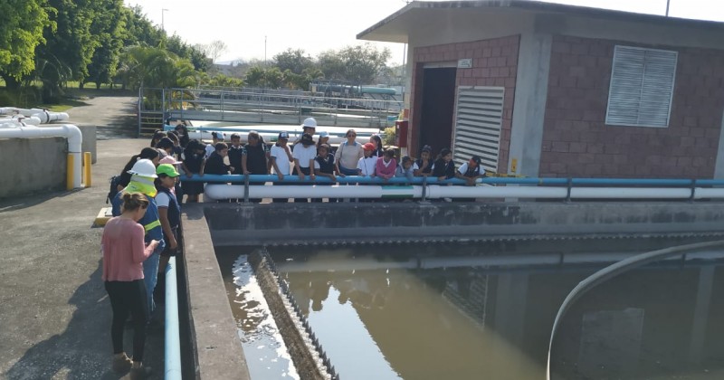 Recorren estudiantes planta de tratamiento de aguas residuales en Cuernavaca