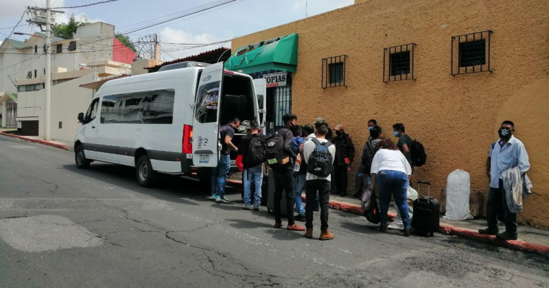 Parten 35 trabajadores agrícolas morelenses al estado de Jalisco