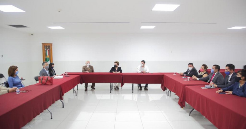 Acompaña Secretaría de Gobierno al Colegio de Notarios de Morelos a entregar propuesta de ley al Congreso local