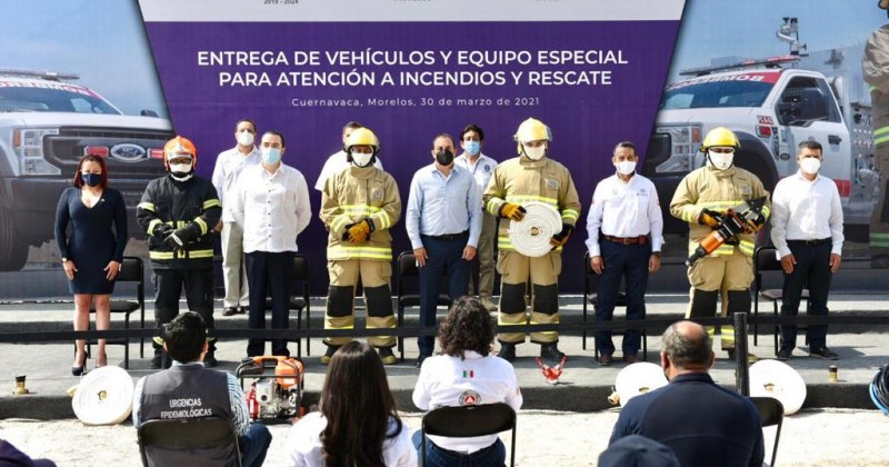 Entrega Cuauhtémoc Blanco vehículos especiales para atender incendios urbanos e incluso forestales 