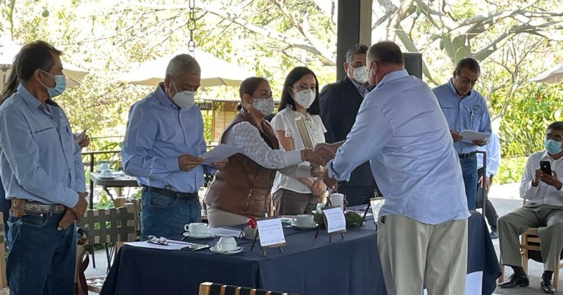 Certifican a productores pecuarios de Morelos tras recibir asesoría en buenas prácticas de producción