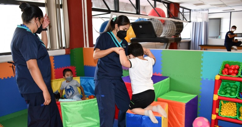 Abre UTEZ centro de rehabilitación física para niños y adultos