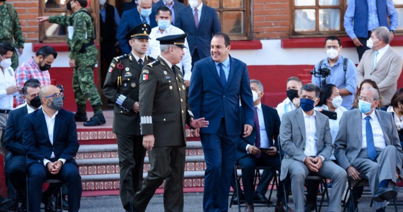 Asiste Cuauhtémoc Blanco a toma de posesión del nuevo comandante de la 24/a Zona Militar