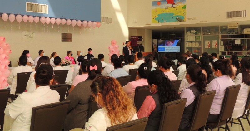 Imparten conferencia sobre el cáncer de mama en HNM