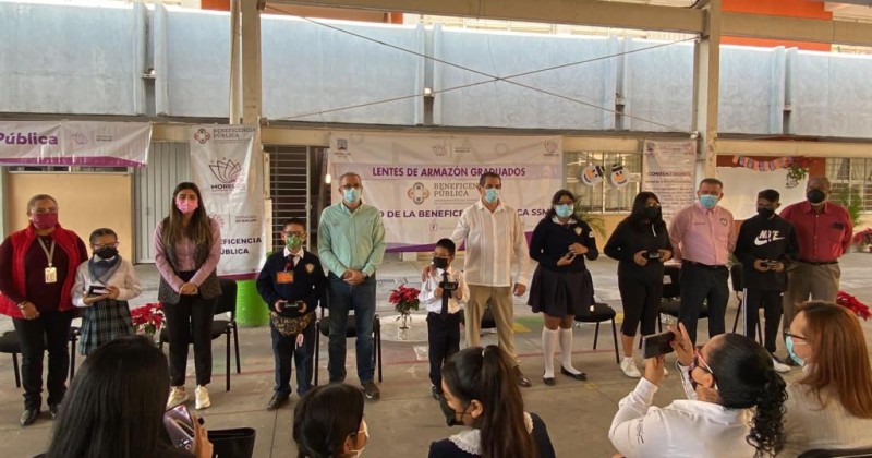 Beneficia Cuauhtémoc Blanco salud visual de niñas, niños y adolescentes