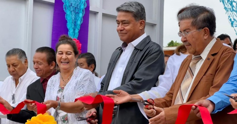 Entrega IEBEM nuevo espacio didáctico en primaria de Ocotepec