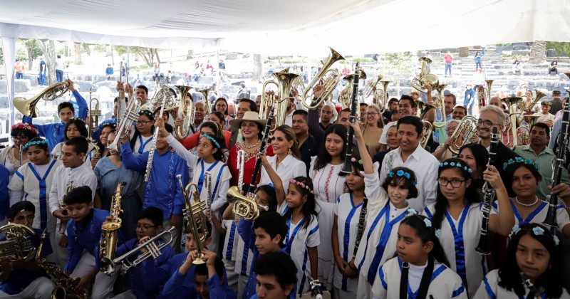 Reciben instrumentos musicales 16 bandas y ensambles tradicionales de Morelos