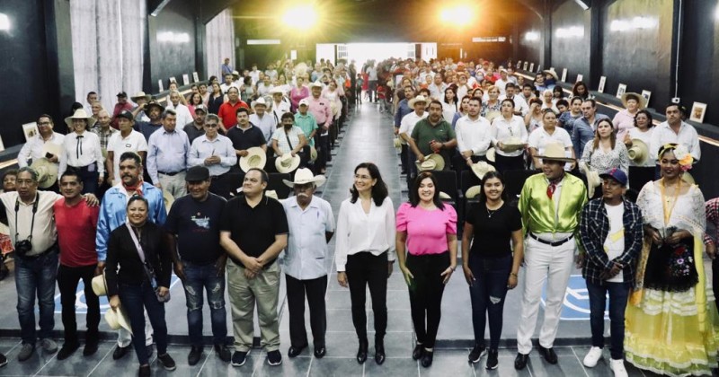 Inaugura Cecilia Rodríguez teatro “Cuauhtémoc” en el municipio de Tetecala