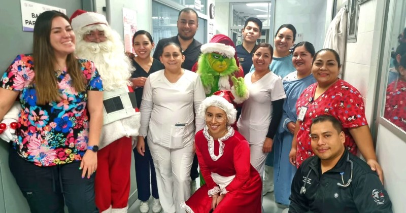 Visita Santa Claus a pacientes del Hospital General de Cuernavaca