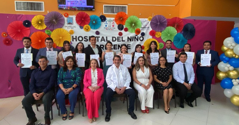 Celebran autoridades de Salud graduación de especialistas en pediatría del HNM