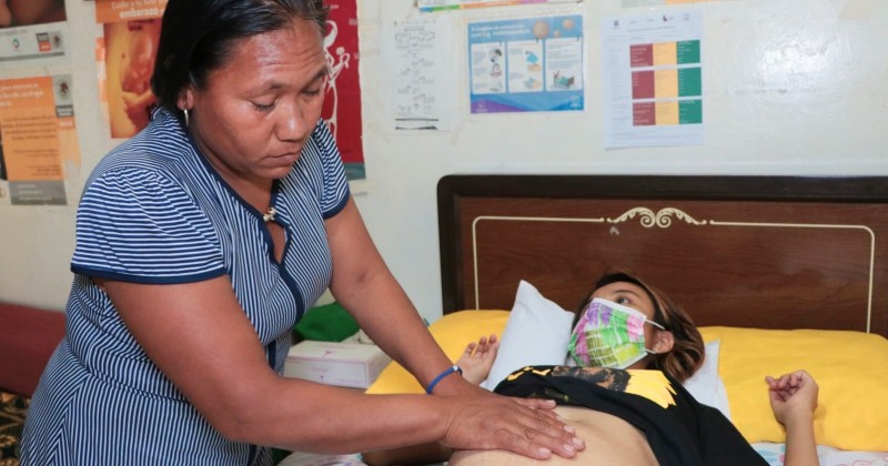 Trabaja partera indígena para ayudar a mujeres embarazadas de escasos recursos