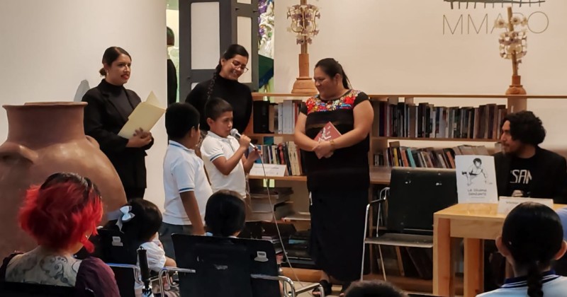 Presenta STyC los libros Acaxochitl Nahuatlahtolli y La Iguana Danzante