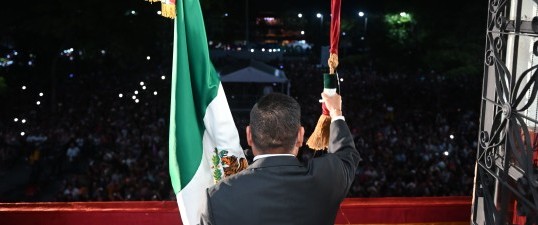 Con un llamado a la unidad y patriotismo, Samuel Sotelo encabezó el último Grito de Independencia de la actual administración