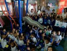 Convive Natalia Rezende con alumnos del Jardín de Niños Carmen Oliveros, de Amatitlán 