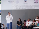 Entregan Cuauhtémoc Blanco y Eviel Pérez Magaña recursos y acciones de programas sociales 