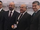 Recibe Ortiz Guarneros reconocimiento a nombre de la CES  