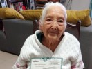 Entrega Registro Civil acta de nacimiento gratuita a mujer de 100 años que no tenía identidad jurídica